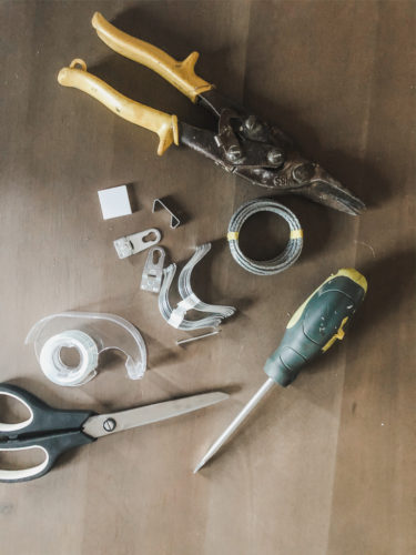 Learn how to get a high end look with a custom gallery wall! You'll learn how to decorate a large wall the easy way! #decoratealargewall #gallerywall