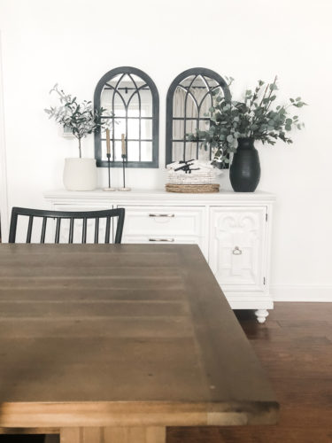 Get ideas to decorate a buffet table! You can even apply these ideas to a console table. #decorateabuffettable