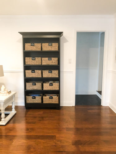 Organize your kids' toys in your living room without sacrificing the esthetic of the room! #organizekidstoys