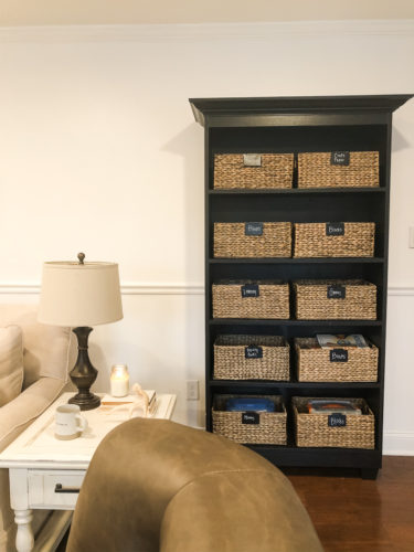 Organize your kids' toys in your living room without sacrificing the esthetic of the room! #organizekidstoys