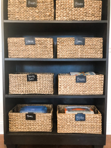 Organize your kids' toys in your living room without sacrificing the esthetic of the room! #organizekidstoys