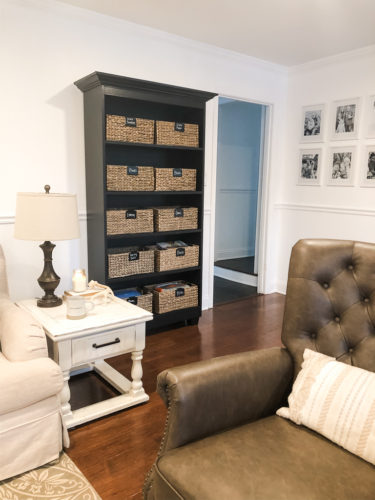 Organize your kids' toys in your living room without sacrificing the esthetic of the room! #organizekidstoys