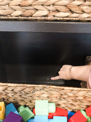 Organize your kids' toys in your living room without sacrificing the esthetic of the room! #organizekidstoys
