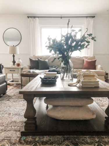 Get tons of living room decor ideas for your space! Make a beautiful and functional space using these ideas #livingroomdecorideas