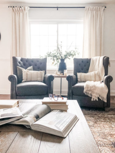 This cozy sitting area makes me want to curl up with a good book and sip a cup of hot tea. #cozysittingarea