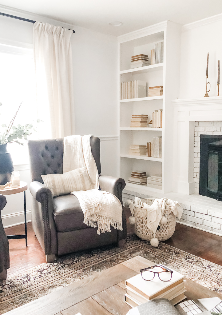 This cozy sitting area makes me want to curl up with a good book and sip a cup of hot tea. #cozysittingarea