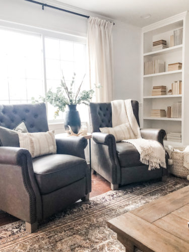 This cozy sitting area makes me want to curl up with a good book and sip a cup of hot tea. #cozysittingarea