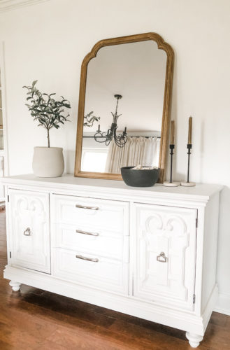 Love these neutral dining room ideas! Such a fresh and bright space. #neutraldiningroom #diningroomideas