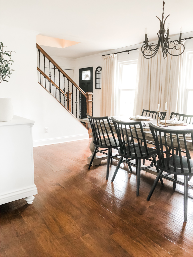 Love these neutral dining room ideas! Such a fresh and bright space. #neutraldiningroom #diningroomideas