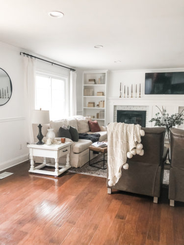Get tons of living room decor ideas for your space! Make a beautiful and functional space using these ideas #livingroomdecorideas