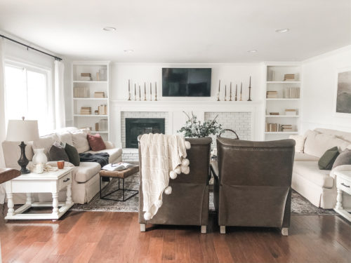Get tons of living room decor ideas for your space! Make a beautiful and functional space using these ideas #livingroomdecorideas