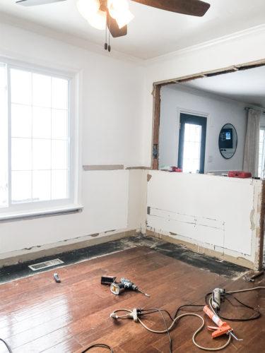 In this tutorial, you'll learn how to build a kitchen nook bench and make a beautiful space! #kitchennookbench