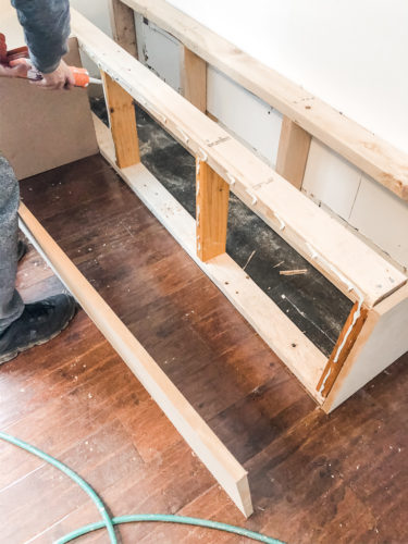 In this tutorial, you'll learn how to build a kitchen nook bench and make a beautiful space! #kitchennookbench