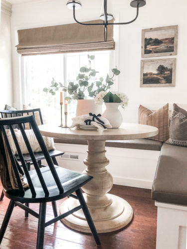 Breakfast nook ideas and inspiration that are both practical and beautiful. Take your dining nook area to the next level. #breakfastnookideas