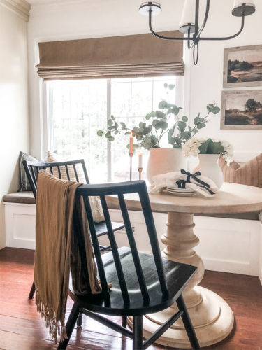 Breakfast nook ideas and inspiration that are both practical and beautiful. Take your dining nook area to the next level. #breakfastnookideas