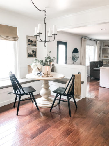 Breakfast nook ideas and inspiration that are both practical and beautiful. Take your dining nook area to the next level. #breakfastnookideas