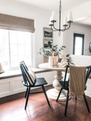 Breakfast nook ideas and inspiration that are both practical and beautiful. Take your dining nook area to the next level. #breakfastnookideas