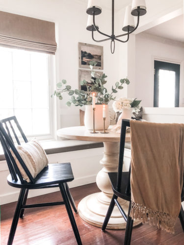 Breakfast nook ideas and inspiration that are both practical and beautiful. Take your dining nook area to the next level. #breakfastnookideas