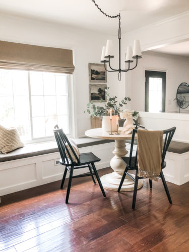 Breakfast nook ideas and inspiration that are both practical and beautiful. Take your dining nook area to the next level. #breakfastnookideas