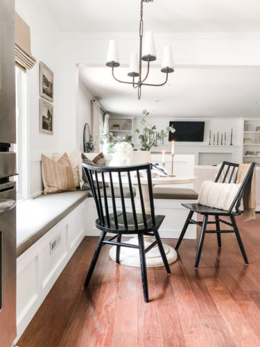 Breakfast nook ideas and inspiration that are both practical and beautiful. Take your dining nook area to the next level. #breakfastnookideas