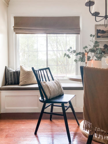 Breakfast nook ideas and inspiration that are both practical and beautiful. Take your dining nook area to the next level. #breakfastnookideas