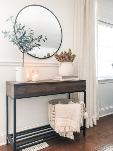Get tips for modern rustic and simple console table decor. Plus, tips you can apply to your own table styling! #consoletabledecor