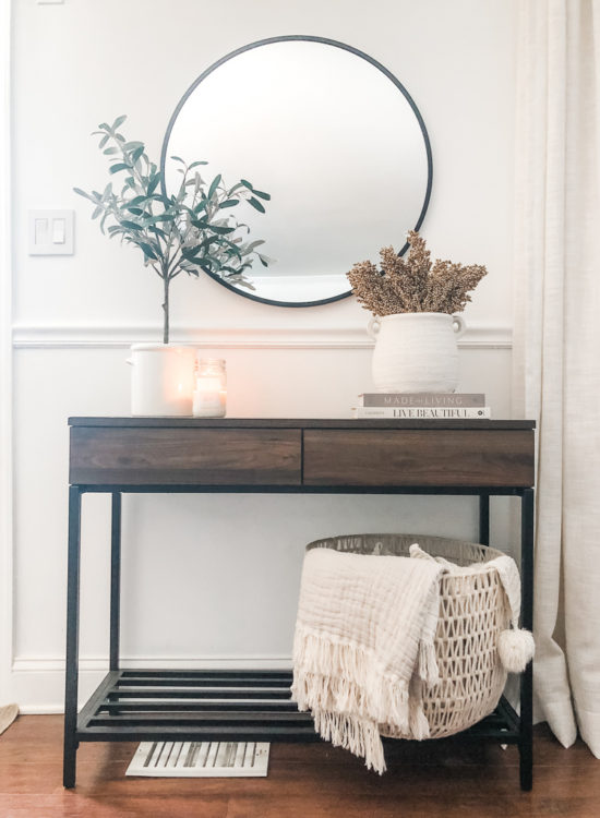 Get tips for modern rustic and simple console table decor. Plus, tips you can apply to your own table styling! #consoletabledecor