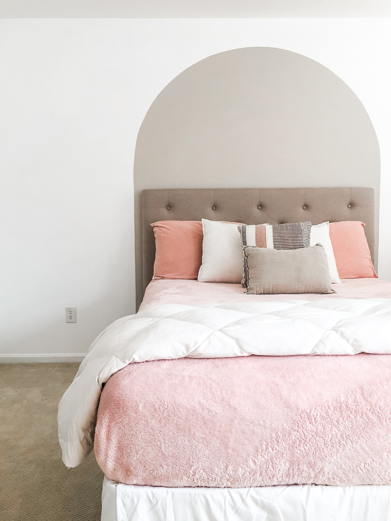 Learn how to paint an arch on a wall in any room for a budget-friendly statement! See how she made a DIY compass to make this large arch look symmetrical. #archonawall