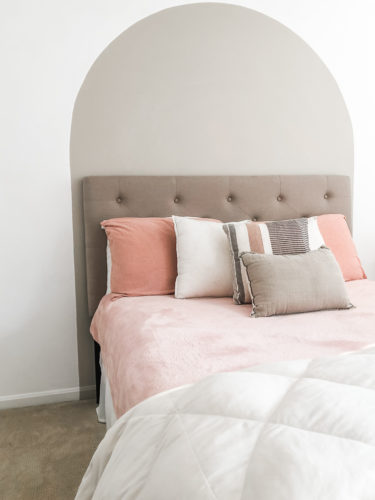 Learn how to paint an arch on a wall in any room for a budget-friendly statement! See how she made a DIY compass to make this large arch look symmetrical. #archonawall