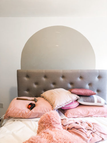 Learn how to paint an arch on a wall in any room for a budget-friendly statement! See how she made a DIY compass to make this large arch look symmetrical. #archonawall