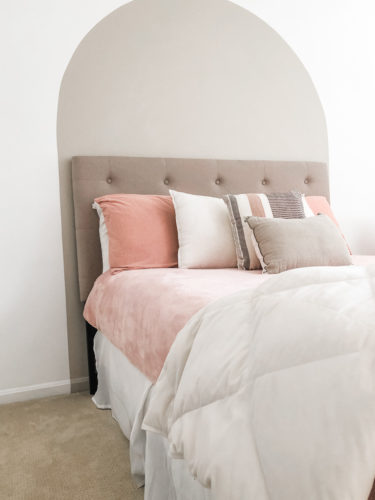 Learn how to paint an arch on a wall in any room for a budget-friendly statement! See how she made a DIY compass to make this large arch look symmetrical. #archonawall