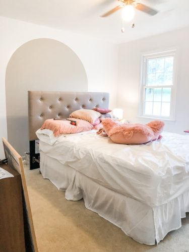 Learn how to paint an arch on a wall in any room for a budget-friendly statement! See how she made a DIY compass to make this large arch look symmetrical. #archonawall