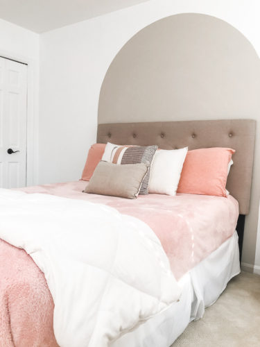 Learn how to paint an arch on a wall in any room for a budget-friendly statement! See how she made a DIY compass to make this large arch look symmetrical. #archonawall