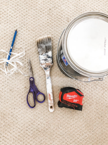 Learn how to paint an arch on a wall in any room for a budget-friendly statement! See how she made a DIY compass to make this large arch look symmetrical. #archonawall