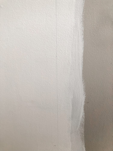 Learn how to paint an arch on a wall in any room for a budget-friendly statement! See how she made a DIY compass to make this large arch look symmetrical. #archonawall