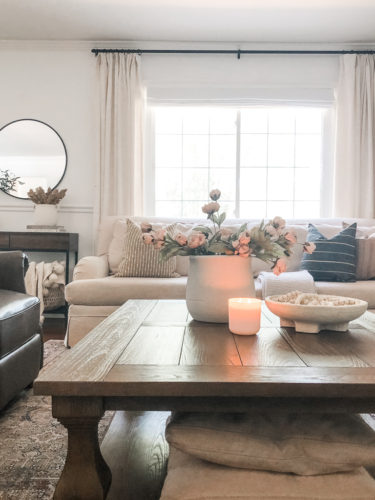 This living room decor is cozy and elegant! She mixes comfy, neutral furniture and decor for a relaxing retreat! #livingroomdecorcozy