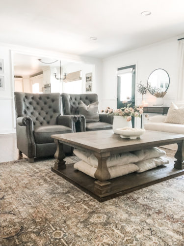 This living room decor is cozy and elegant! She mixes comfy, neutral furniture and decor for a relaxing retreat! #livingroomdecorcozy