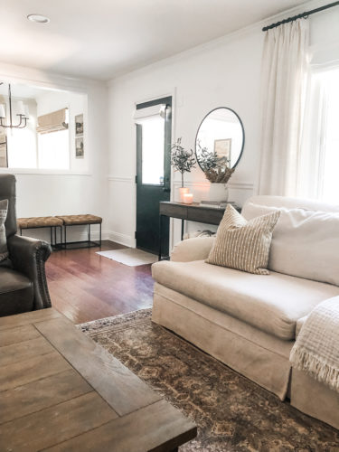 This living room decor is cozy and elegant! She mixes comfy, neutral furniture and decor for a relaxing retreat! #livingroomdecorcozy