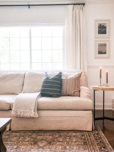 This living room decor is cozy and elegant! She mixes comfy, neutral furniture and decor for a relaxing retreat! #livingroomdecorcozy