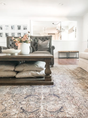 This living room decor is cozy and elegant! She mixes comfy, neutral furniture and decor for a relaxing retreat! #livingroomdecorcozy