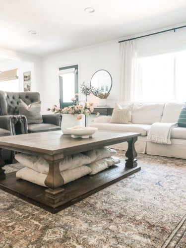 This living room decor is cozy and elegant! She mixes comfy, neutral furniture and decor for a relaxing retreat! #livingroomdecorcozy