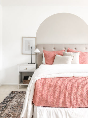 Blush bedroom makeover! Get beautiful girls bedroom ideas for a young girl. #girlsbedroomideas #blushbedroom #girlsbedroommakeover #pinkbedroom