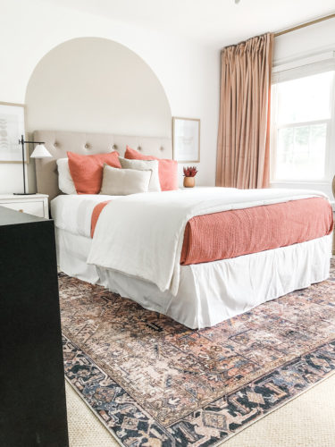 Blush bedroom makeover! Get beautiful girls bedroom ideas for a young girl. #girlsbedroomideas #blushbedroom #girlsbedroommakeover #pinkbedroom