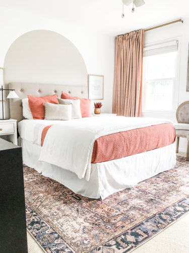 Blush bedroom makeover! Get beautiful girls bedroom ideas for a young girl. #girlsbedroomideas #blushbedroom #girlsbedroommakeover #pinkbedroom