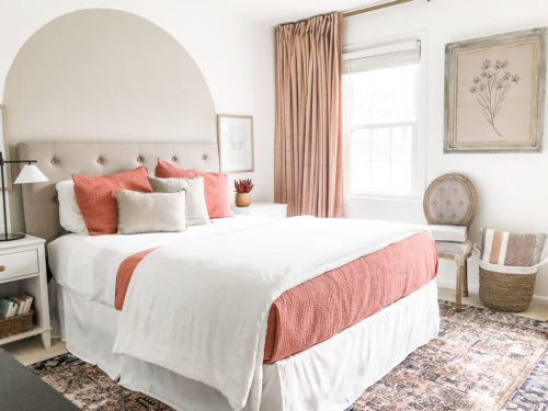 Blush bedroom makeover! Get beautiful girls bedroom ideas for a young girl. #girlsbedroomideas #blushbedroom #girlsbedroommakeover #pinkbedroom