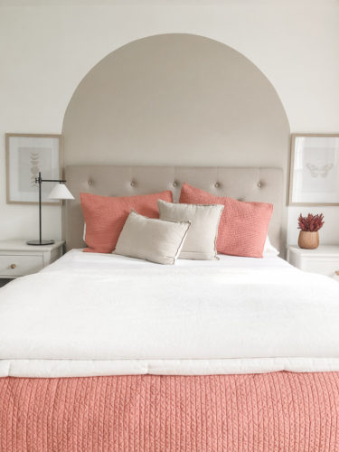 Blush bedroom makeover! Get beautiful girls bedroom ideas for a young girl. #girlsbedroomideas #blushbedroom #girlsbedroommakeover #pinkbedroom
