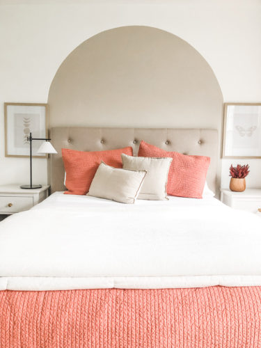 Blush bedroom makeover! Get beautiful girls bedroom ideas for a young girl. #girlsbedroomideas #blushbedroom #girlsbedroommakeover #pinkbedroom