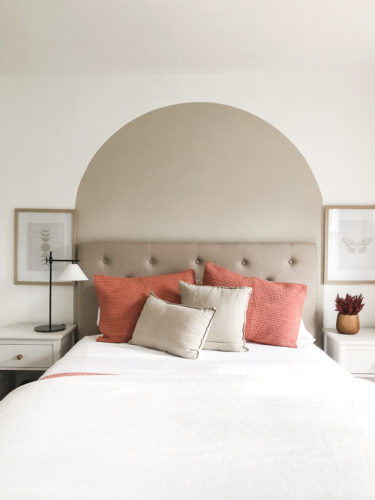 Blush bedroom makeover! Get beautiful girls bedroom ideas for a young girl. #girlsbedroomideas #blushbedroom #girlsbedroommakeover #pinkbedroom