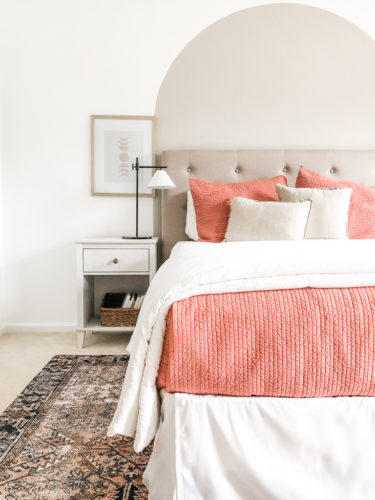 Blush bedroom makeover! Get beautiful girls bedroom ideas for a young girl. #girlsbedroomideas #blushbedroom #girlsbedroommakeover #pinkbedroom
