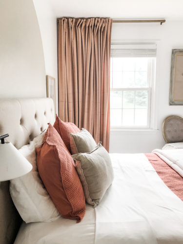 Blush bedroom makeover! Get beautiful girls bedroom ideas for a young girl. #girlsbedroomideas #blushbedroom #girlsbedroommakeover #pinkbedroom